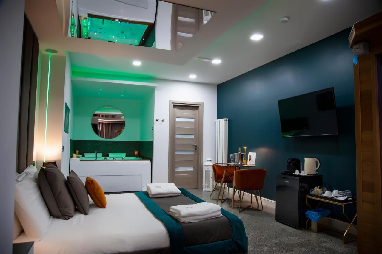 פוזולי Hotel Ibisco Suites & Relax מראה חיצוני תמונה